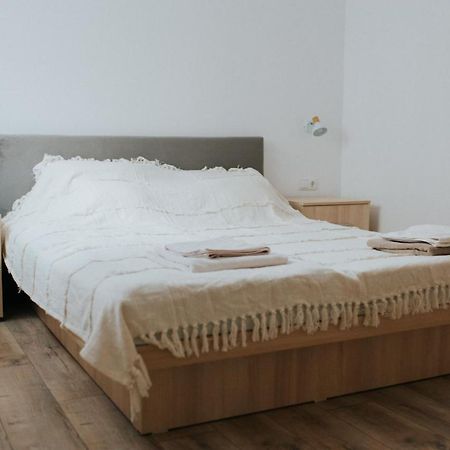 Regim Hotelier Lotusul Verde Oradea Buitenkant foto