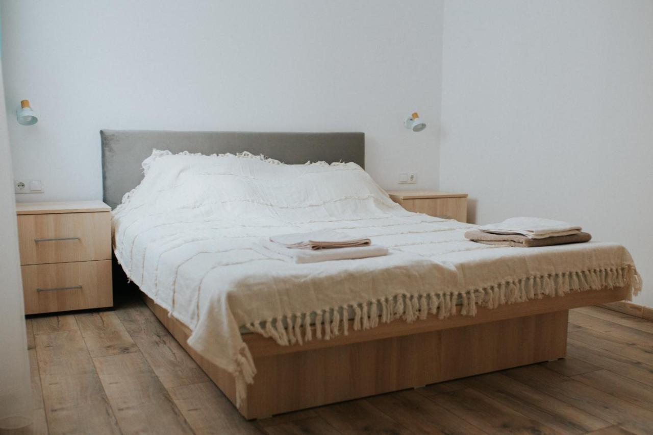 Regim Hotelier Lotusul Verde Oradea Buitenkant foto