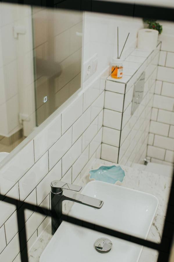 Regim Hotelier Lotusul Verde Oradea Buitenkant foto