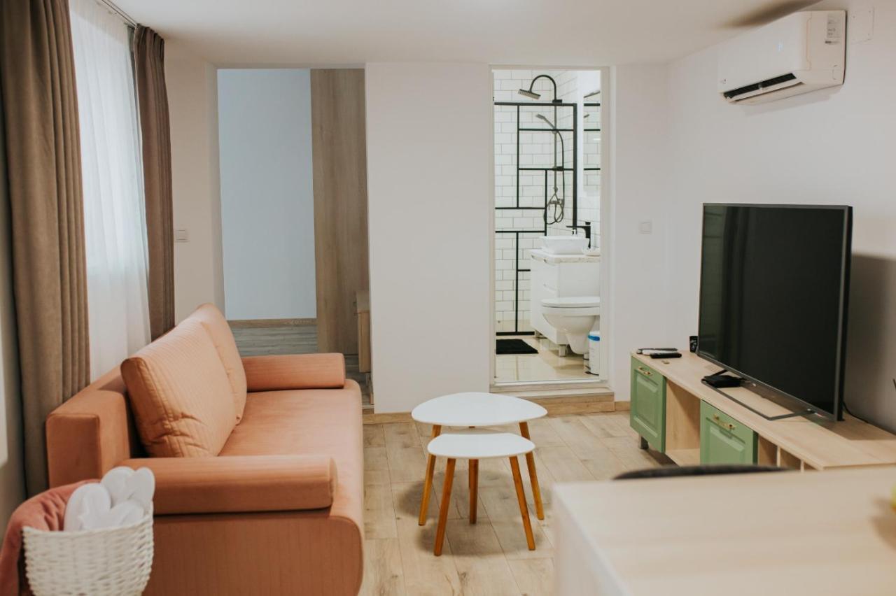 Regim Hotelier Lotusul Verde Oradea Buitenkant foto